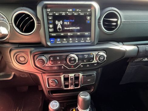 Used 2021 Jeep Gladiator Overland w/ Popular Equipment Package image 16