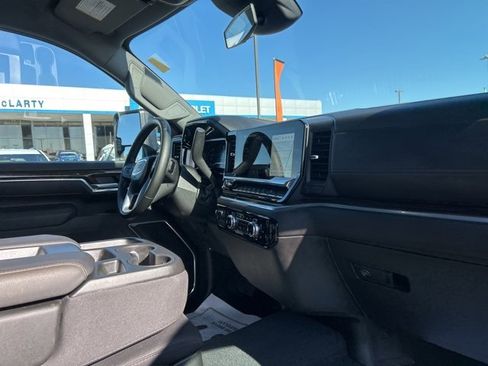 Used 2025 GMC Sierra 2500 SLE w/ Preferred Package image 33