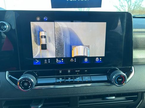 Used 2024 Chevrolet Colorado Trail Boss w/ Technology Package image 37