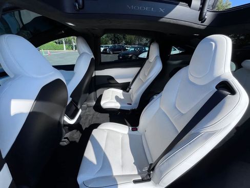 Used 2022 Tesla Model X Plaid image 5