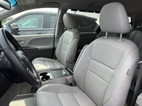 Certified 2017 Toyota Sienna XLE w/ XLE Navigation Package AWD/4WD image 9