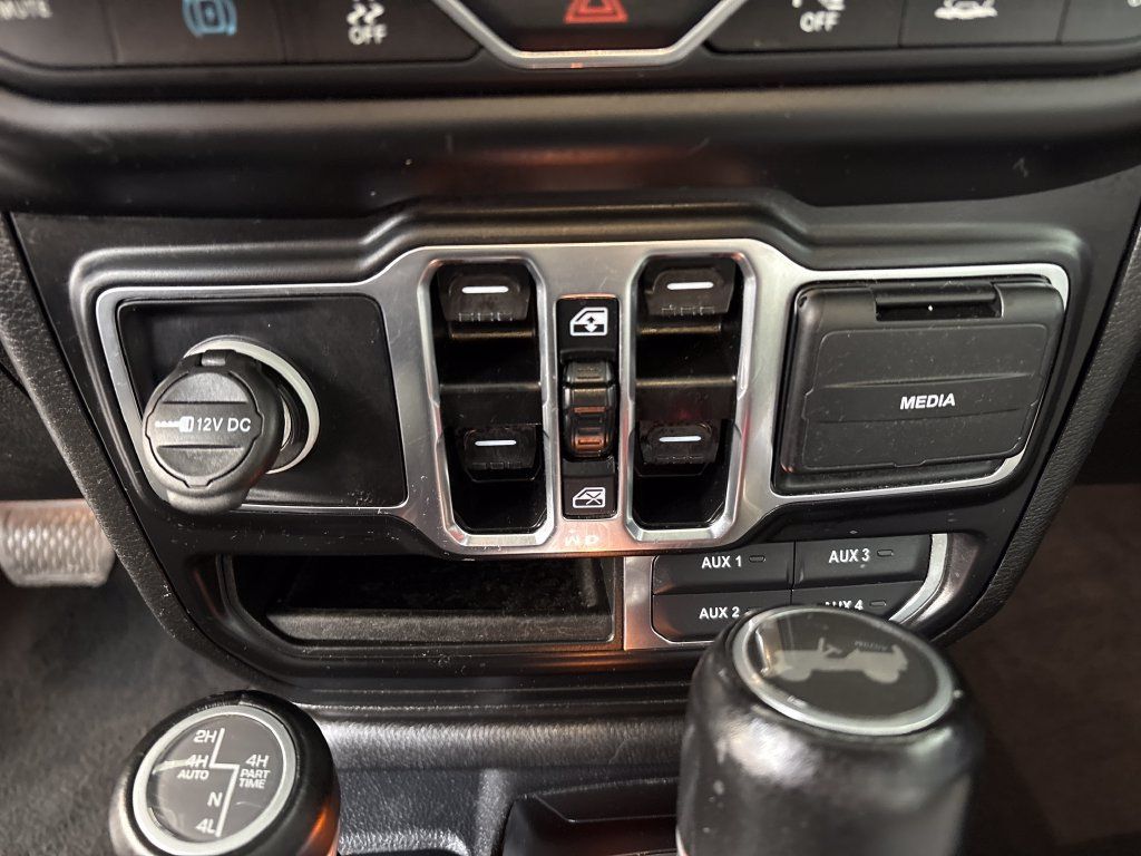 Used 2021 Jeep Wrangler Unlimited Sahara AWD/4WD image 14