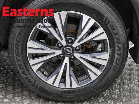 Used 2023 Nissan Rogue SV AWD/4WD image 32