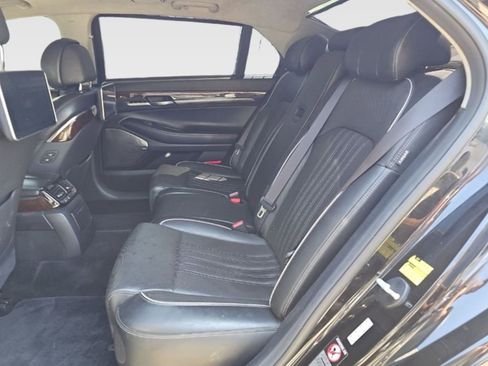 Used 2018 Genesis G90 5.0 Ultimate RWD image 9