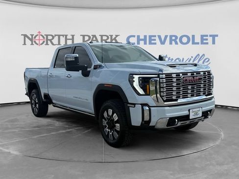 Certified 2026 GMC Sierra 2500 Denali w/ Denali Reserve Package AWD/4WD image 3