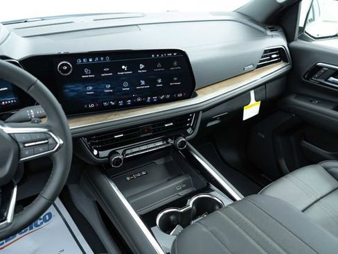 New 2026 Chevrolet Suburban High Country w/ Sun And Tow Package image 19