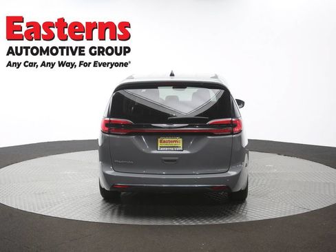 Used 2023 Chrysler Pacifica Touring-L FWD image 37