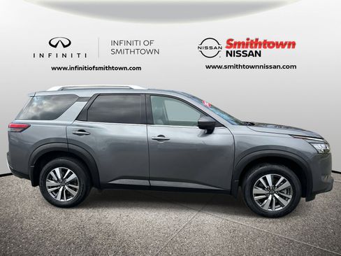 Used 2023 Nissan Pathfinder SL AWD/4WD image 3
