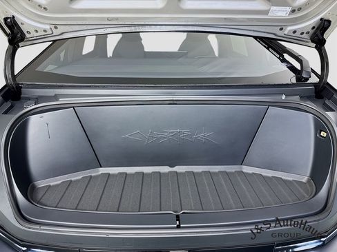 Used 2025 Tesla Cybertruck AWD Crew Cab image 37