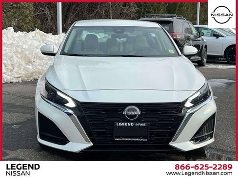 Used 2023 Nissan Altima 2.5 SV image 2