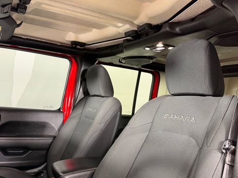 Used 2021 Jeep Wrangler Unlimited Sahara w/ Uconnect 4C Nav & Sound Group AWD/4WD image 11
