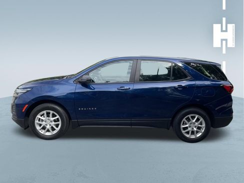 Used 2022 Chevrolet Equinox LS FWD image 2