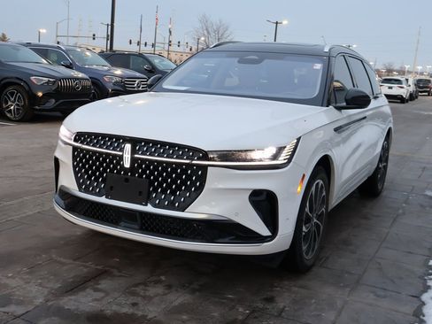 Used 2024 Lincoln Nautilus Reserve w/ Equipment Group 203A image 4