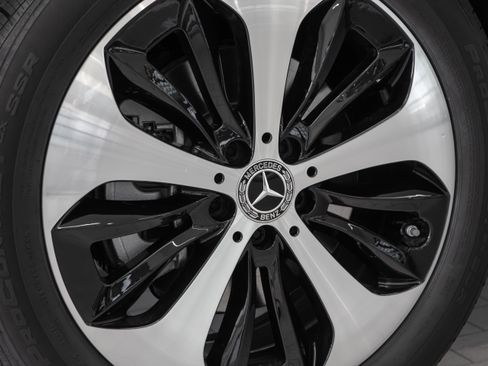 Used 2024 Mercedes-Benz GLB 250 GLB 250 w/ Exclusive Package image 31