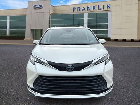 Used 2021 Toyota Sienna XLE w/ XLE Plus Package AWD/4WD image 2