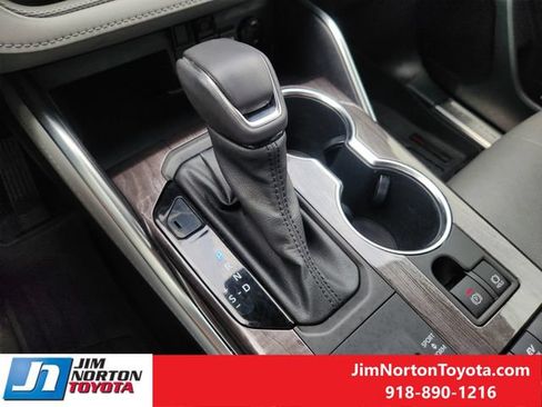 Used 2021 Toyota Highlander Platinum FWD image 21