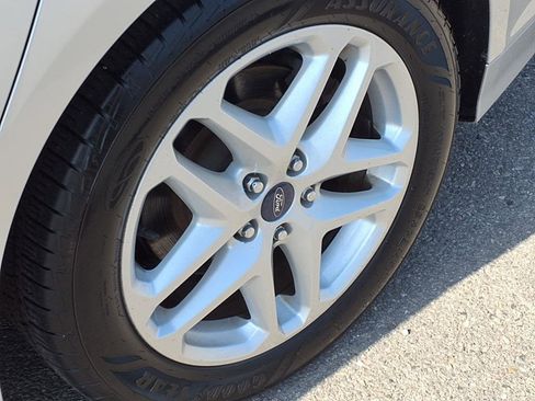 Used 2014 Ford Fusion SE w/ Equipment Group 202A image 8