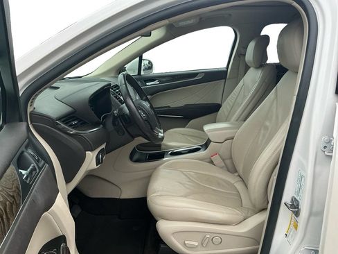 Used 2019 Lincoln MKC Reserve w/ MKC Technology Package FWD image 14