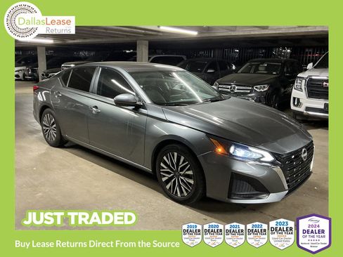 Used 2023 Nissan Altima 2.5 SV image 1