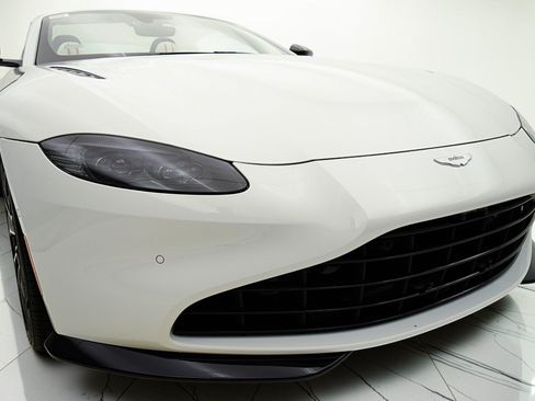 Used 2023 Aston Martin V8 Vantage Roadster RWD image 24