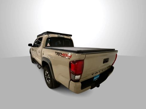 Used 2019 Toyota Tacoma TRD Off-Road image 6