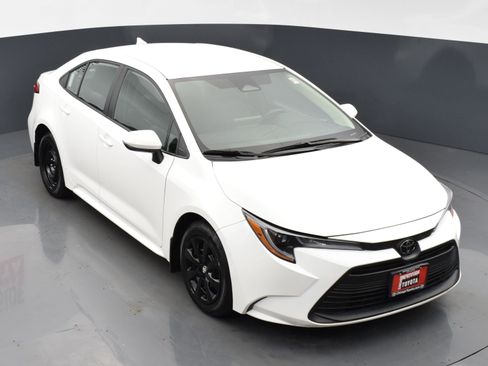 Used 2024 Toyota Corolla LE FWD image 22