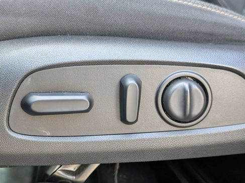 Used 2019 Chevrolet Equinox LT FWD image 33