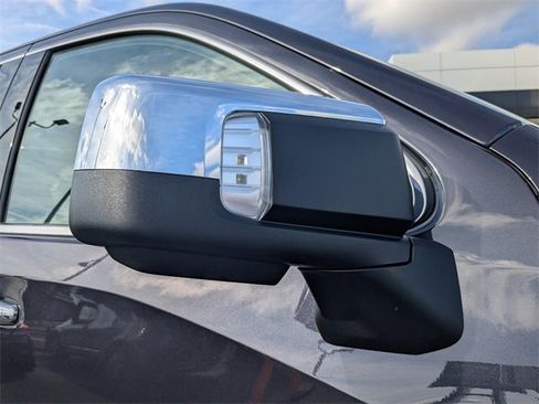 New 2026 GMC Sierra 1500 SLT image 12