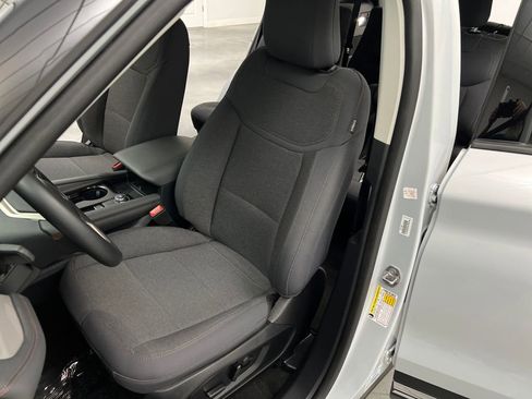 Used 2025 Ford Explorer Active image 9