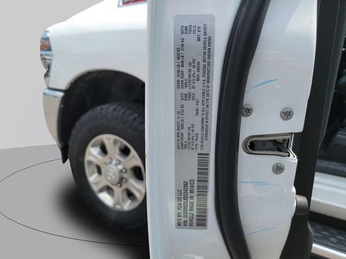 Used 2025 RAM 2500 Big Horn AWD/4WD image 40