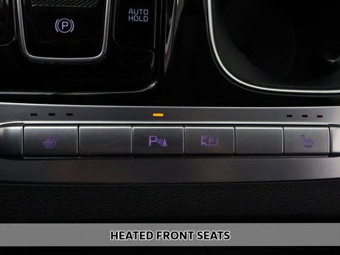 Used 2024 Kia Carnival EX image 7