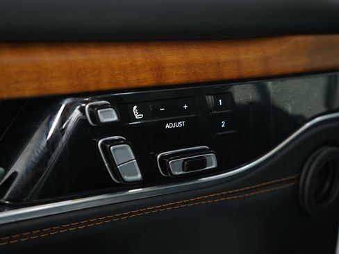 Used 2025 Jeep Grand Wagoneer Series III AWD/4WD image 27