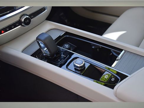 Used 2025 Volvo S60 B5 Plus image 33