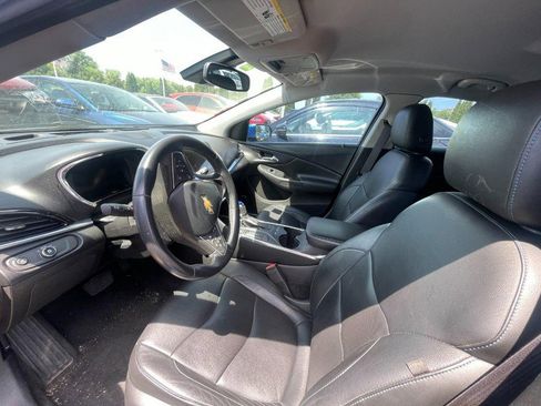 Used 2017 Chevrolet Volt Premier w/ Driver Confidence II Package FWD image 3