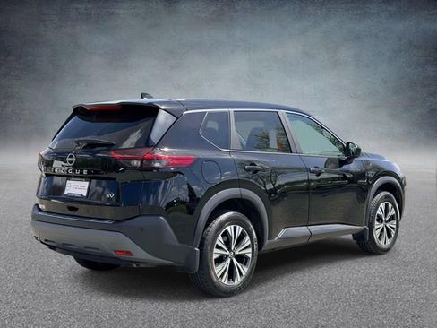 Used 2023 Nissan Rogue SV image 2