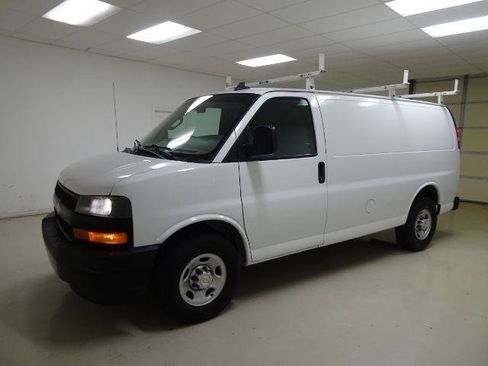 Used 2019 Chevrolet Express 3500 w/ Driver Convenience Package RWD image 3