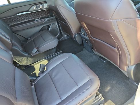 Used 2025 Ford Explorer Platinum w/ Ultimate Package image 11