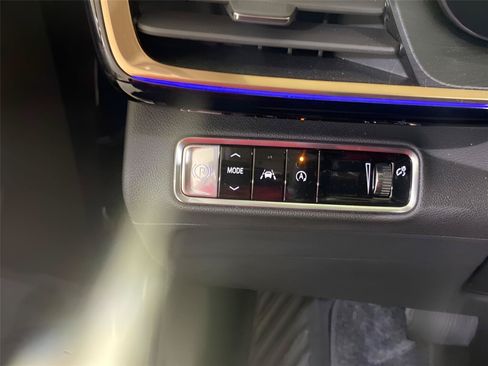 Used 2024 Buick Envision Avenir AWD/4WD image 38