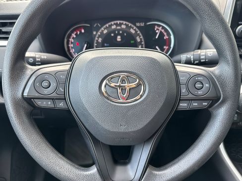 Used 2025 Toyota RAV4 XLE AWD/4WD image 10
