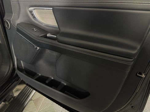 Used 2025 Ford Expedition Platinum image 37