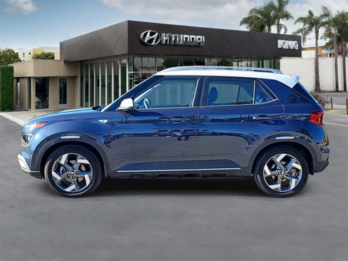 Used 2023 Hyundai Venue Limited image 6
