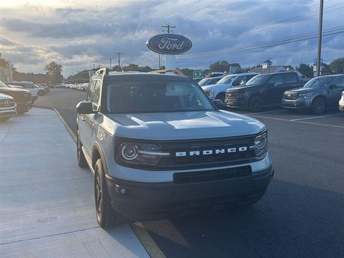 Used 2022 Ford Bronco Sport Outer Banks w/ Tech Package AWD/4WD image 5