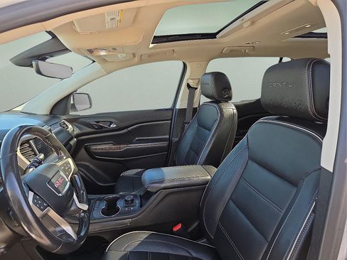 Certified 2020 GMC Acadia Denali w/ LPO, Floor Liner Package image 14