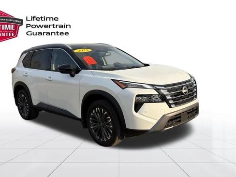 Certified 2025 Nissan Rogue SL w/ Tech Package AWD/4WD image 10