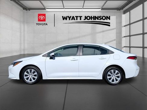 Used 2024 Toyota Corolla LE FWD image 2