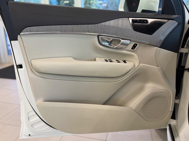 Used 2024 Volvo XC90 B5 Plus w/ Protection Package Premier AWD/4WD image 18