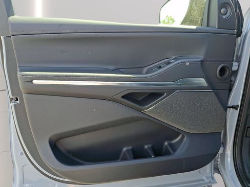 New 2026 Lincoln Navigator Reserve w/ Jet Appearance Package AWD/4WD image 9