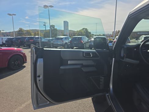 Certified 2023 Ford Bronco Badlands image 26