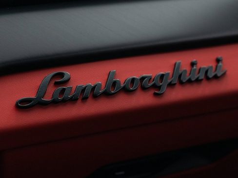 Used 2023 Lamborghini Urus S image 40