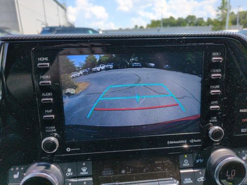 Used 2021 Toyota Highlander XSE AWD/4WD image 19
